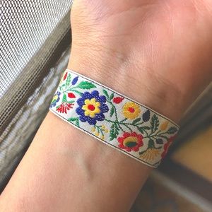 ๑ European Embroidery Floral Trim Bracelet ๑